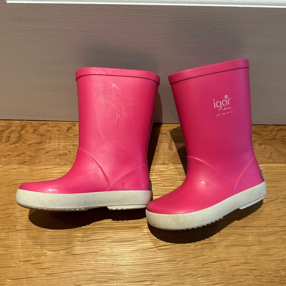 Igor fuchsia pink rain boots size 24
